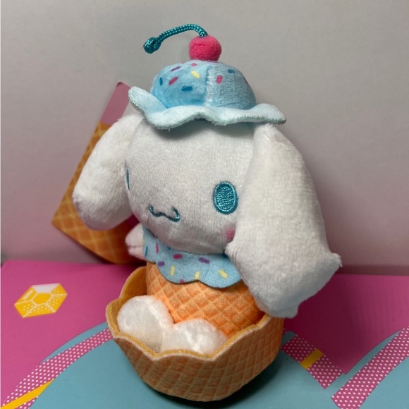 Cinnamoroll Icecream Parlor Sundae Plush Keychain - Cosplay- Sanrio - NWT - Picture 2 of 6